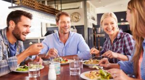 Dışarıda Yemek Yerken Diyeti Bozmamak İçin İpuçları