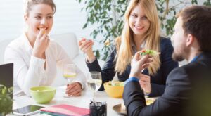 Ofiste Çalışanlar İçin Pratik Ara Öğün Fikirleri