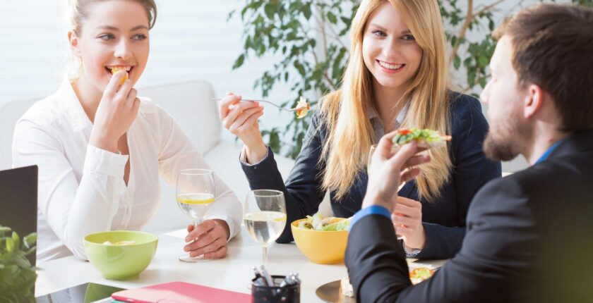 Ofiste Çalışanlar İçin Pratik Ara Öğün Fikirleri