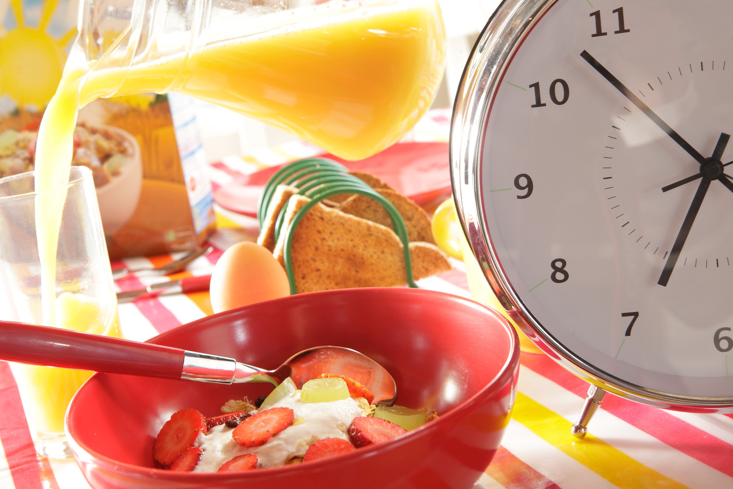 Aralıklı Oruç 16:8 Başlangıç Rehberi: Saat Saat Ne Yenir?